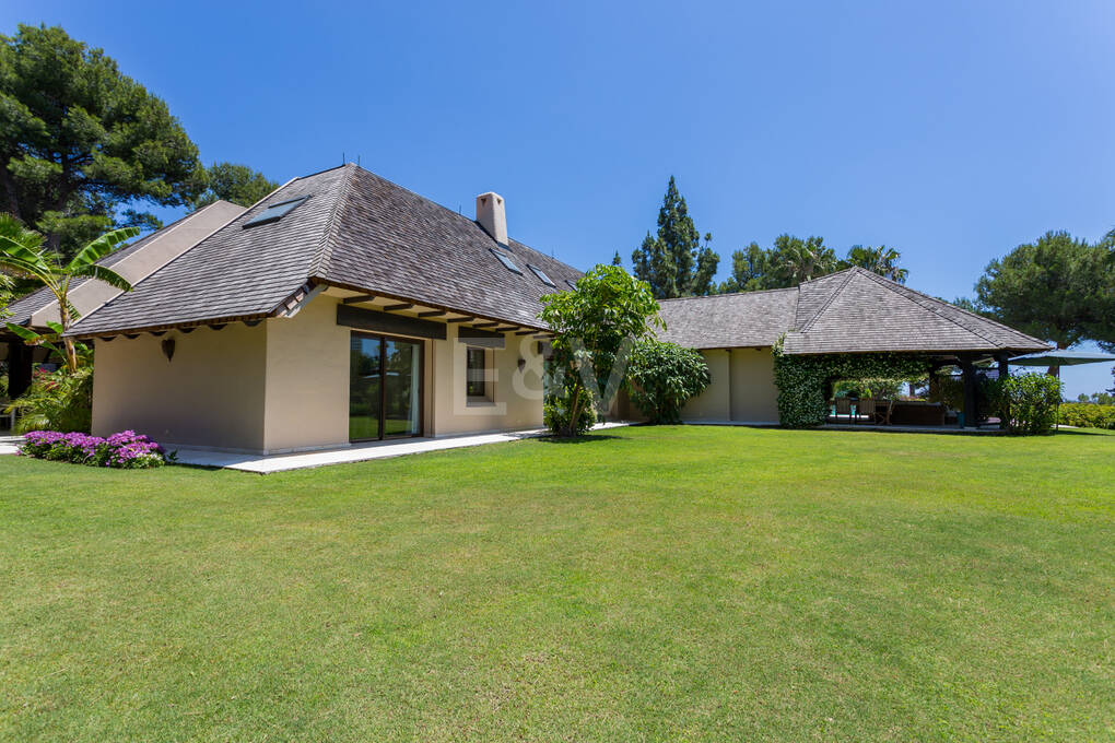 Luxurious African-style villa in Rio Real Golf