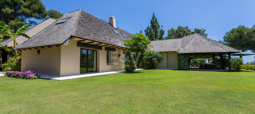 Luxurious African-style villa in Rio Real Golf