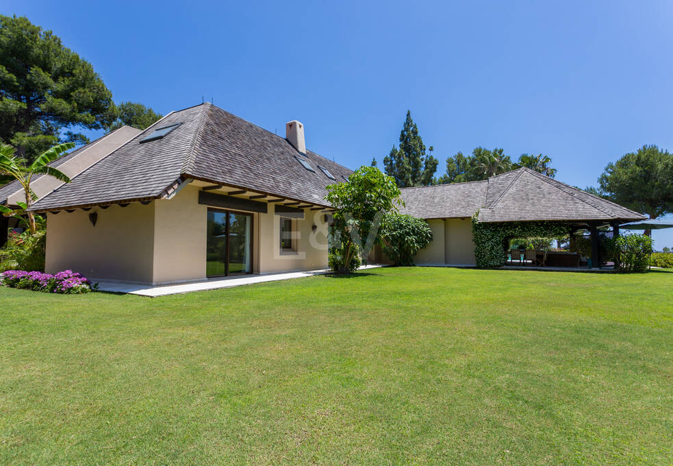 Luxurious African-style villa in Rio Real Golf