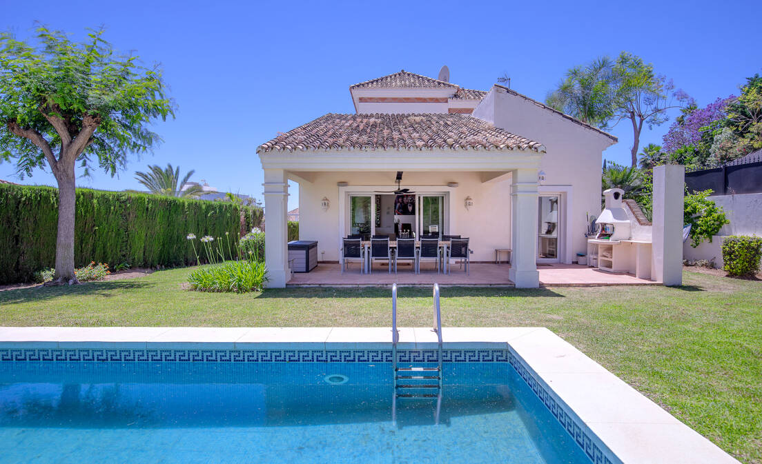 Charming villa La Quinta. Price from €6,000 per week