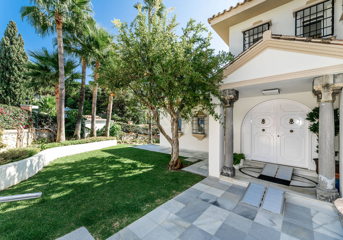 Elegancki Frontline Golf Villa w Rio Real