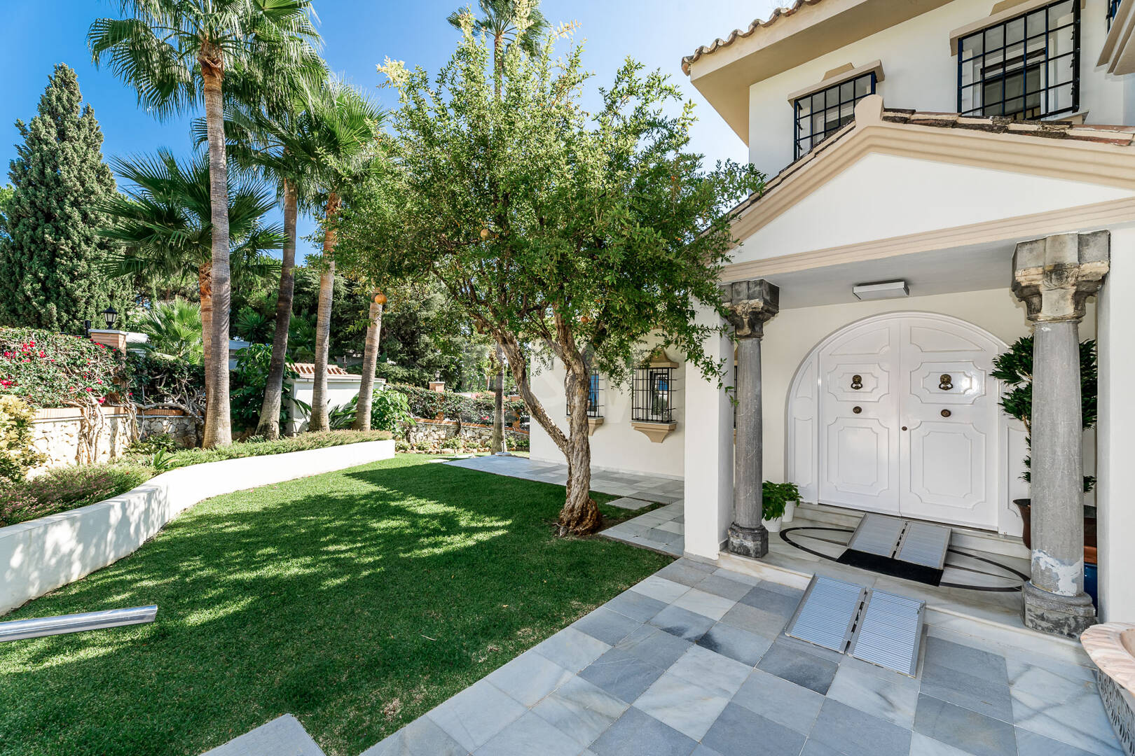 Elegant golffrontvilla i Rio Real Marbella