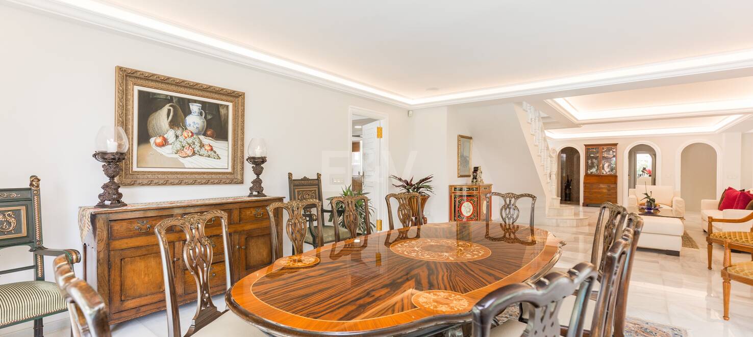 Elegant golffrontvilla i Rio Real Marbella