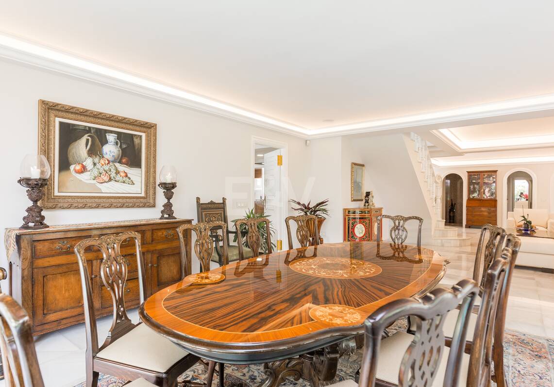 Elegancki Frontline Golf Villa w Rio Real