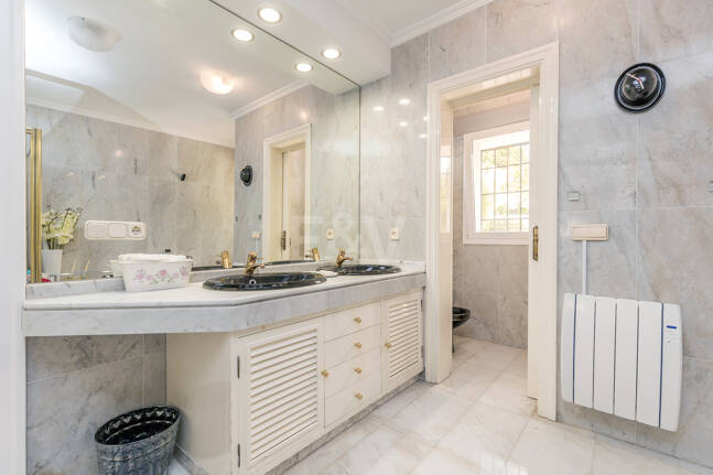 Elegant golffrontvilla i Rio Real Marbella