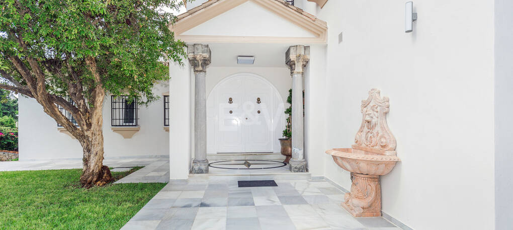 Elegant golffrontvilla i Rio Real Marbella