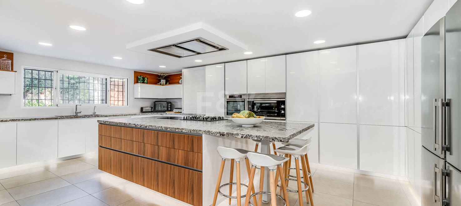 Elegant golffrontvilla i Rio Real Marbella