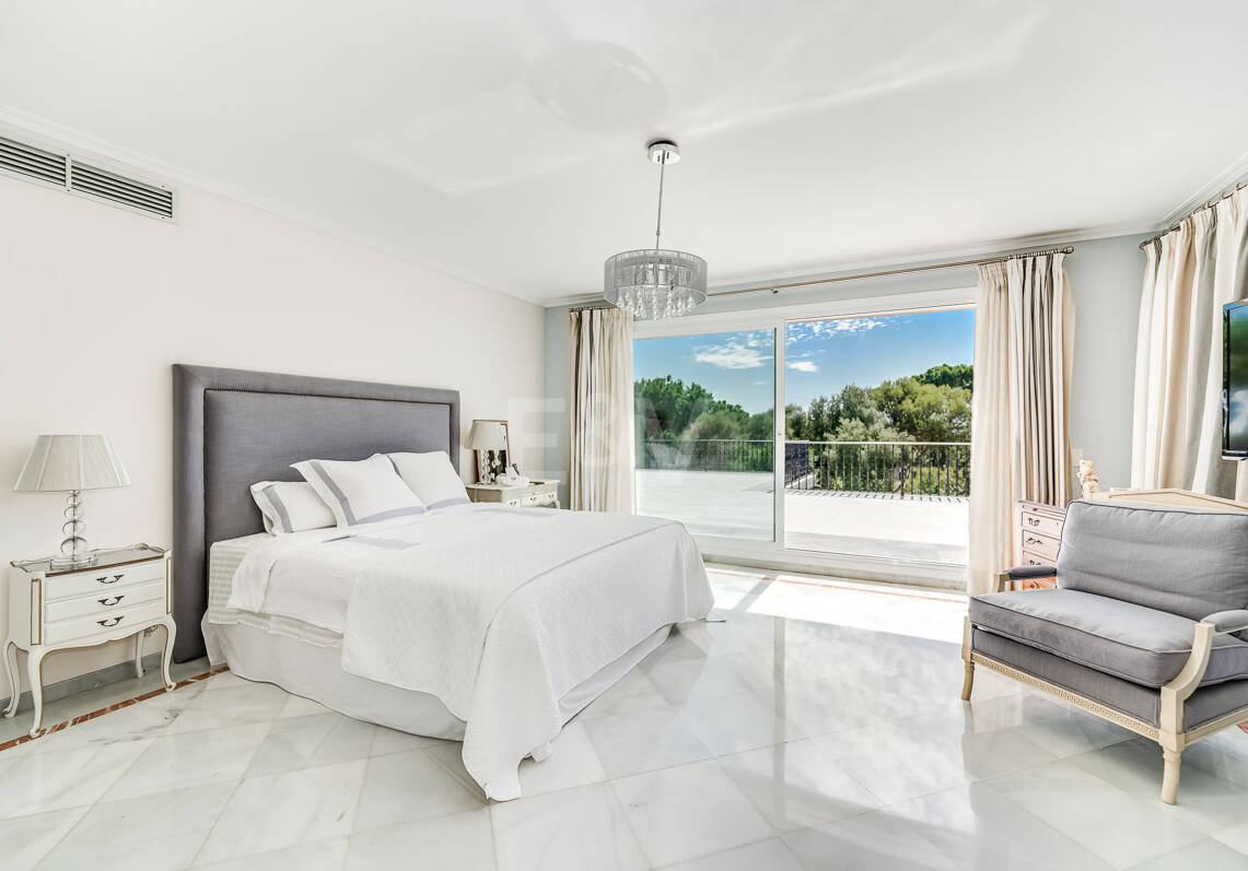 Elegancki Frontline Golf Villa w Rio Real