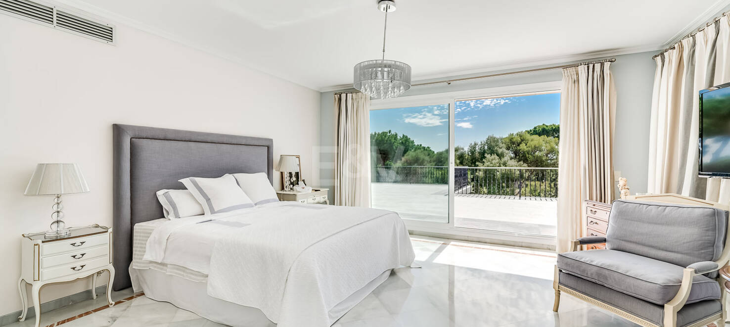 Elegant golffrontvilla i Rio Real Marbella