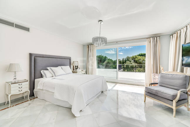Elegant golffrontvilla i Rio Real Marbella