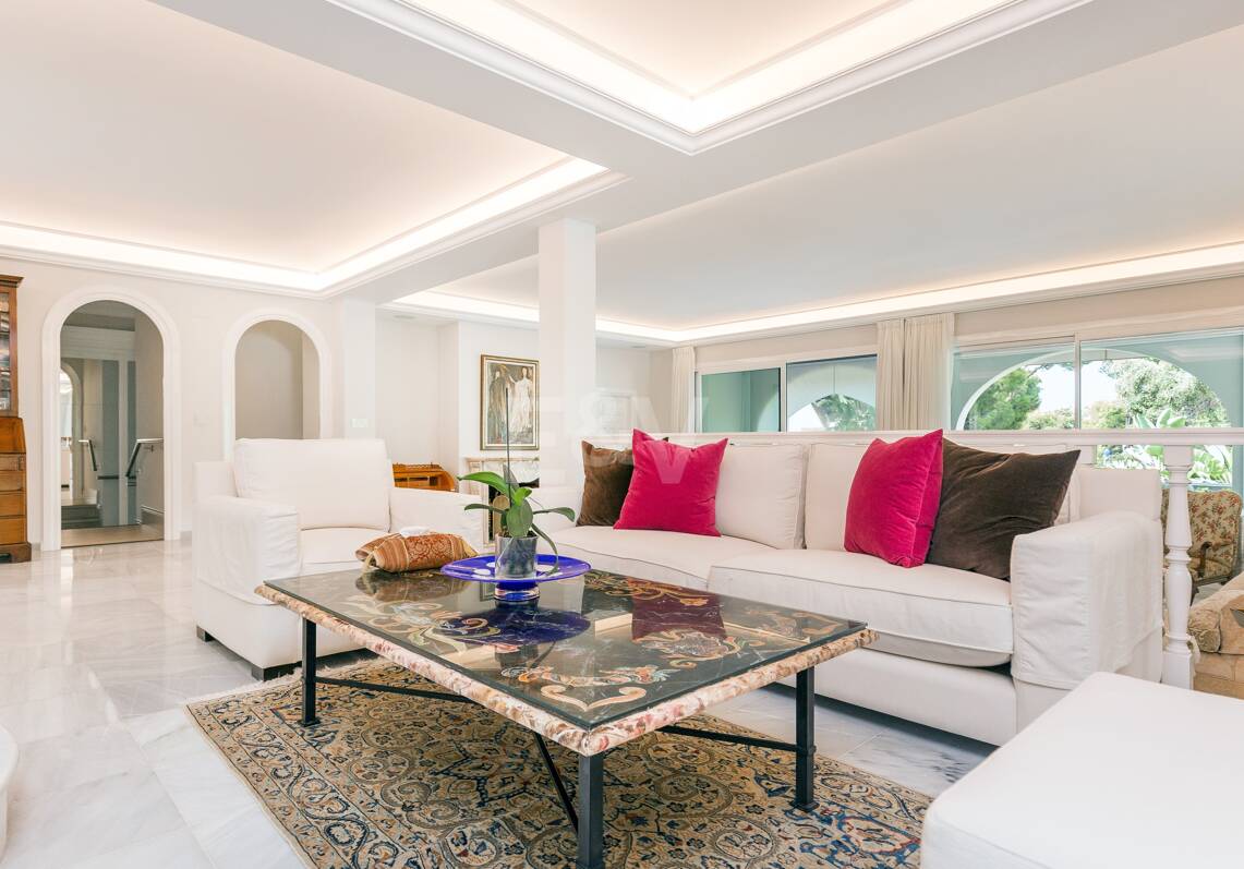 Elegancki Frontline Golf Villa w Rio Real