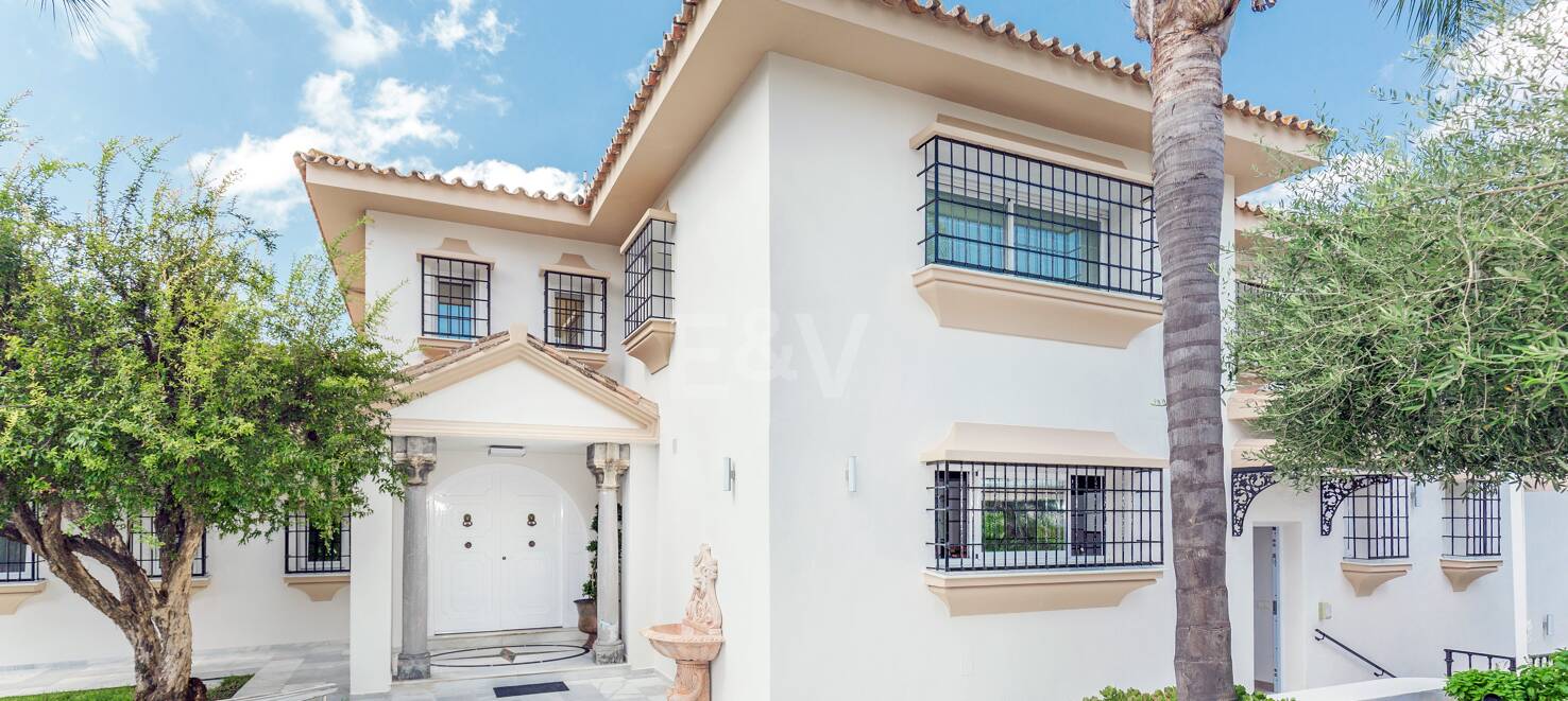 Elegant golffrontvilla i Rio Real Marbella