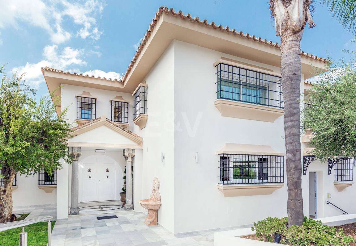 Elegant golffrontvilla i Rio Real Marbella