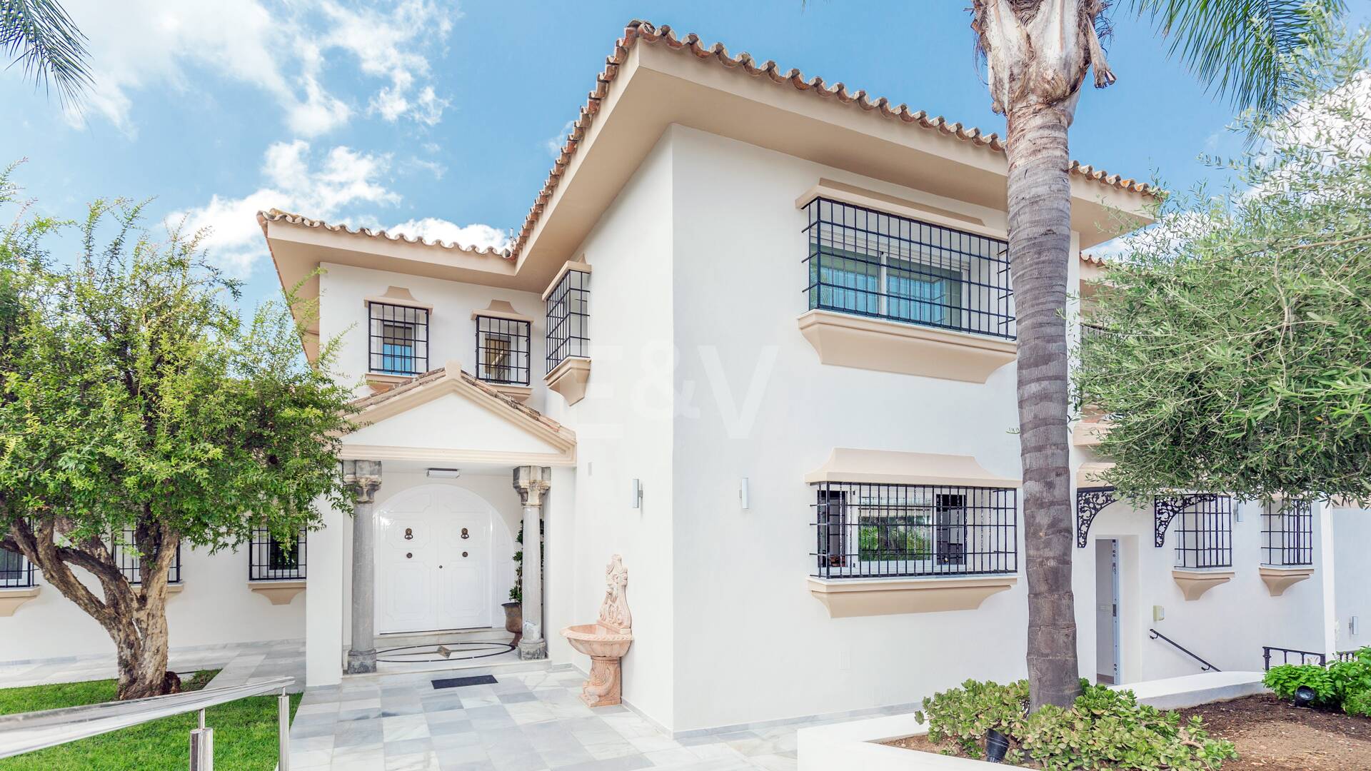 Élégante villa de golf en première ligne à Rio Real Marbella