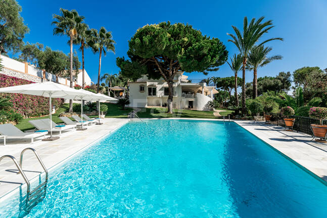 Elegant golffrontvilla i Rio Real Marbella