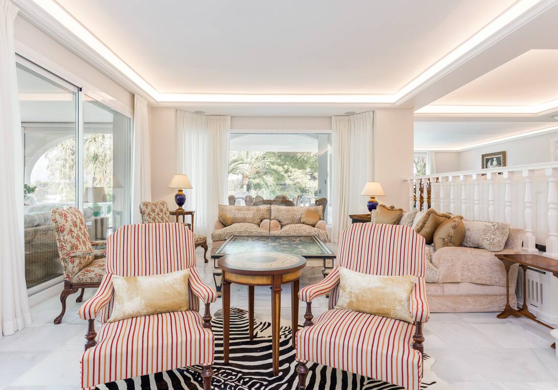 Elegancki Frontline Golf Villa w Rio Real
