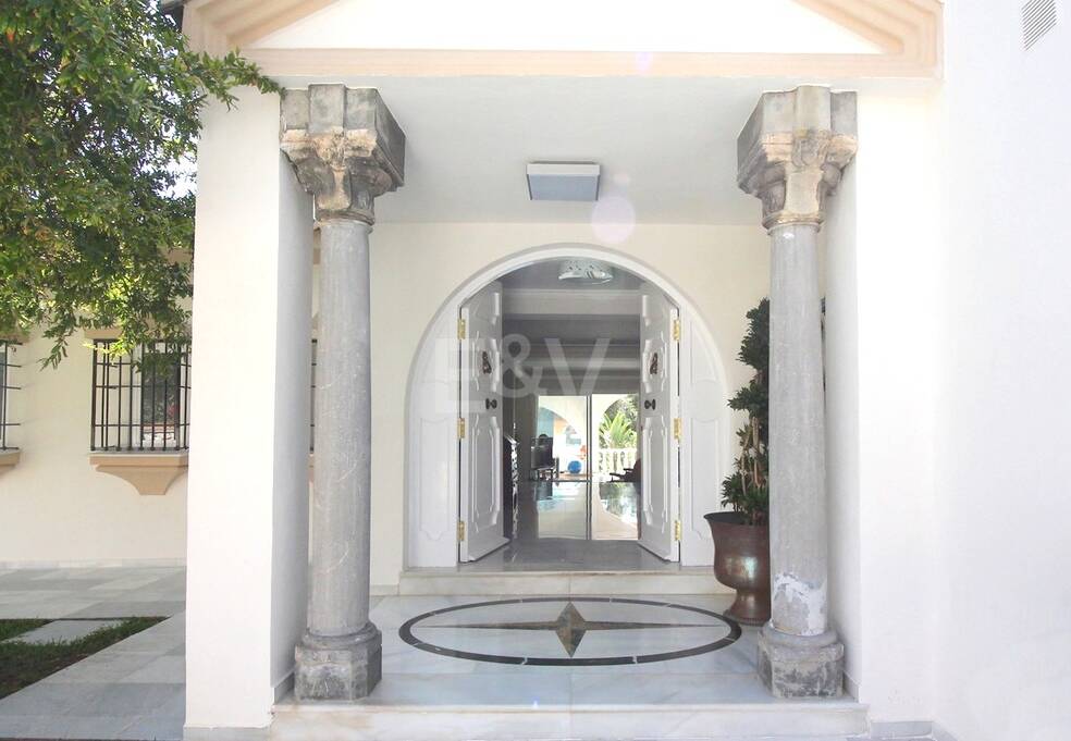 Elegant golffrontvilla i Rio Real Marbella