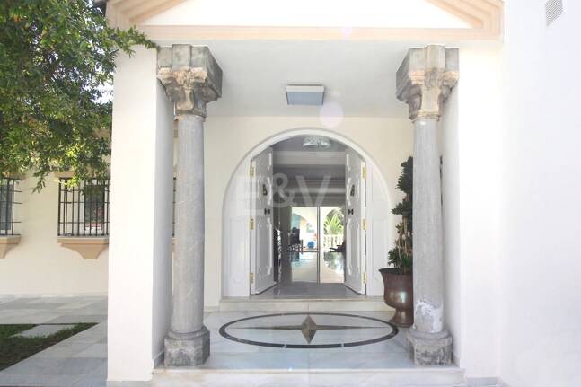 Elegant golffrontvilla i Rio Real Marbella