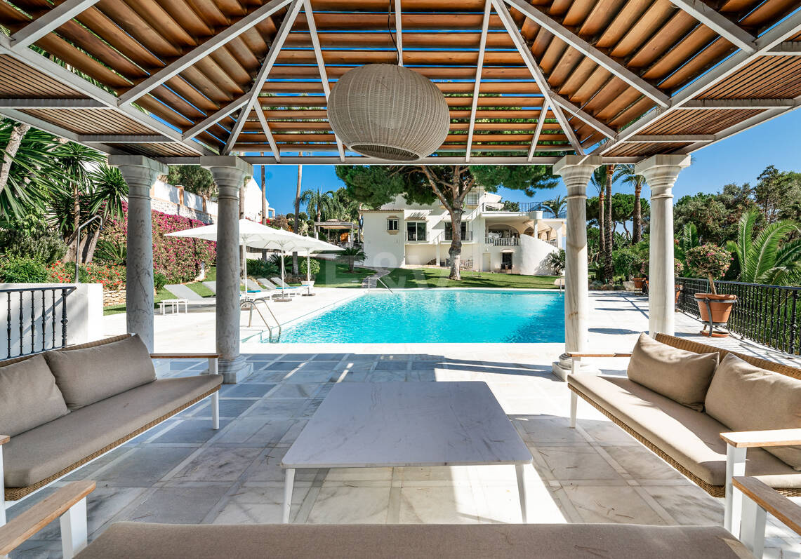 Elegancki Frontline Golf Villa w Rio Real