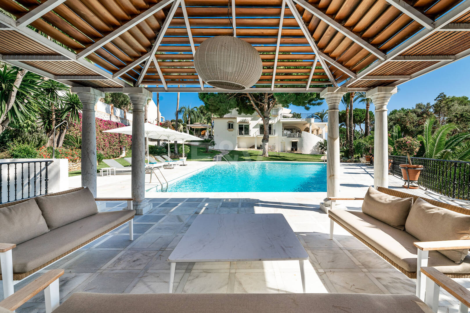 Elegant golffrontvilla i Rio Real Marbella