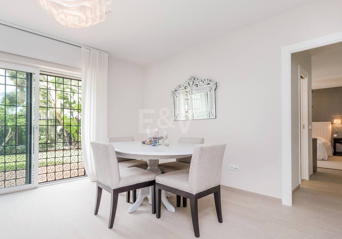 Elegancki Frontline Golf Villa w Rio Real