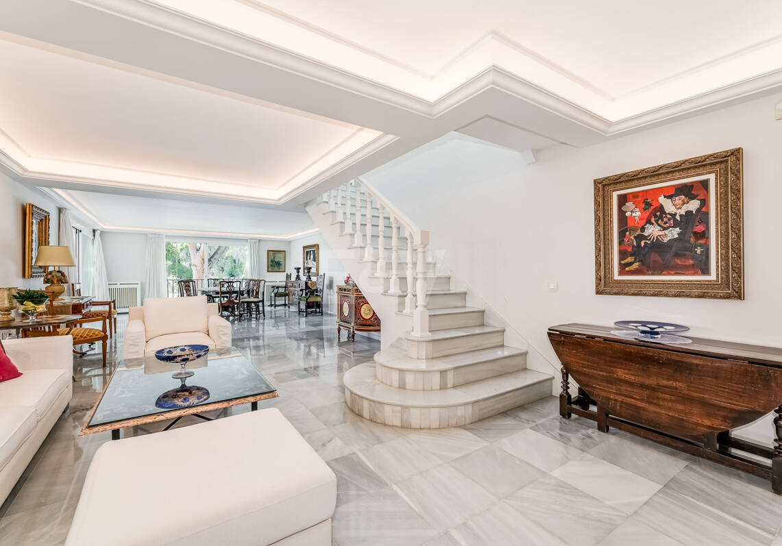 Elegancki Frontline Golf Villa w Rio Real