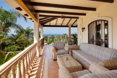 Villa med panoramautsikt till salu i Los Monteros