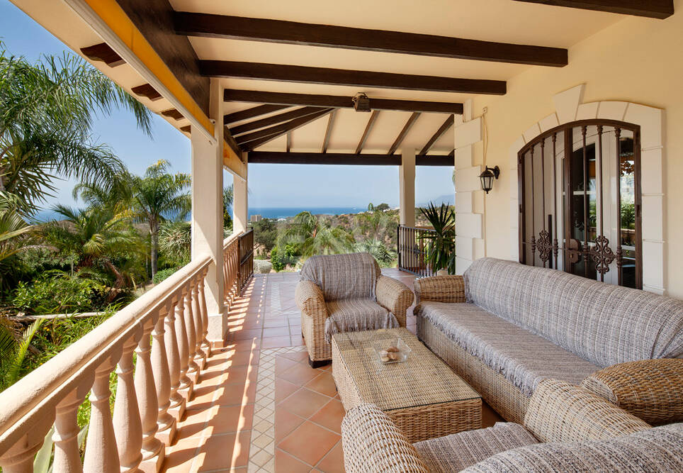 Villa med panoramautsikt till salu i Los Monteros