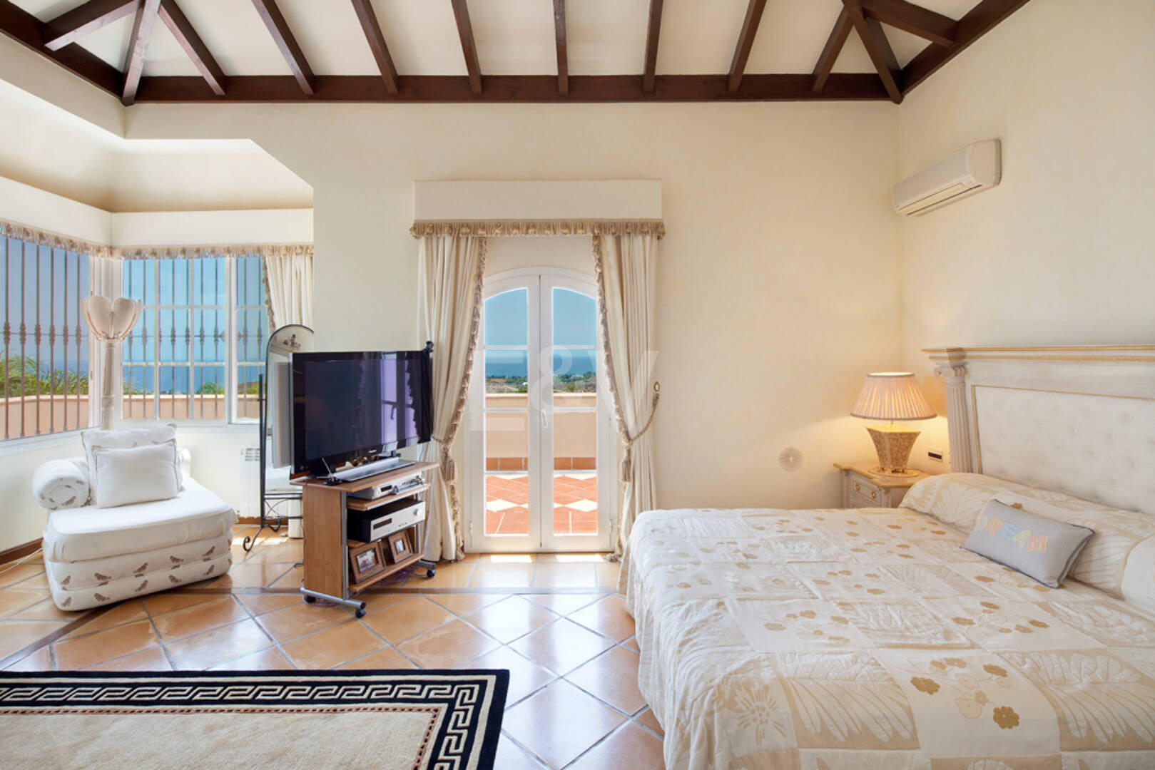 Villa mit Panoramablick in Los Altos de los Monteros