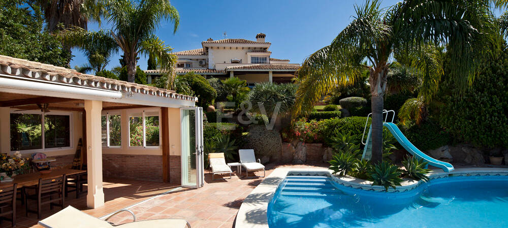 Villa with Panoramic Views in Los Altos de los Monteros