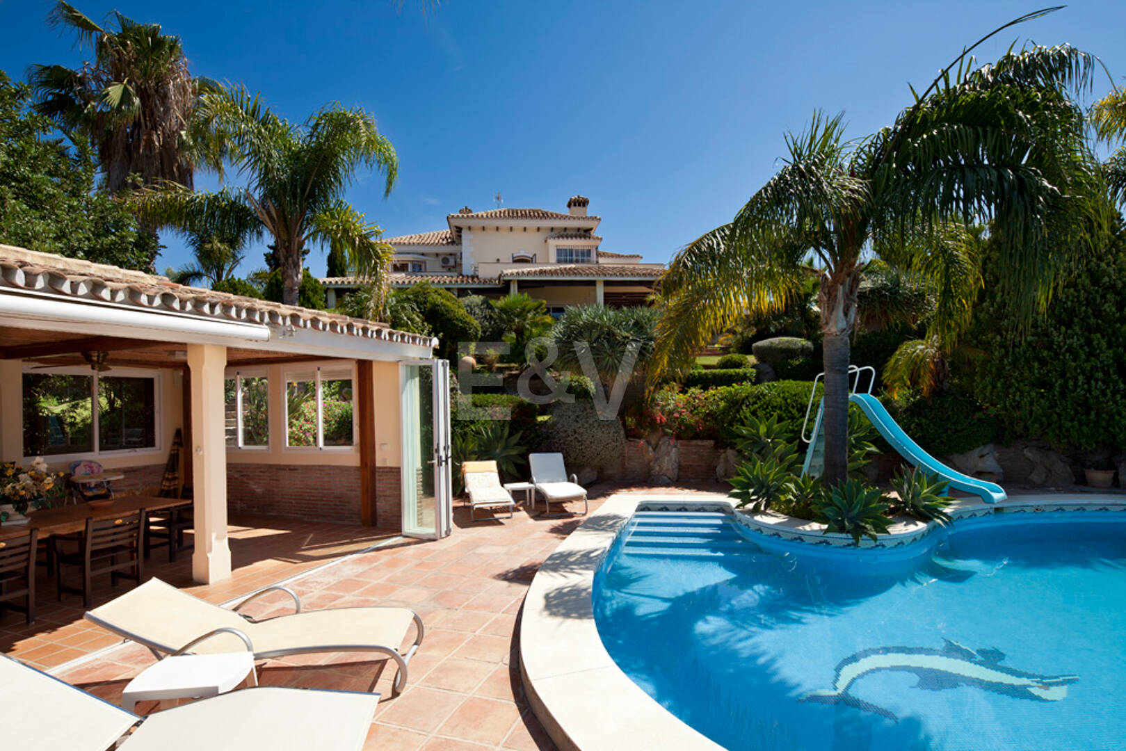 Villa mit Panoramablick in Los Altos de los Monteros