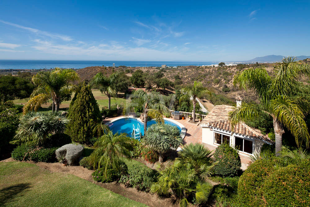 Villa med panoramautsikt till salu i Los Monteros
