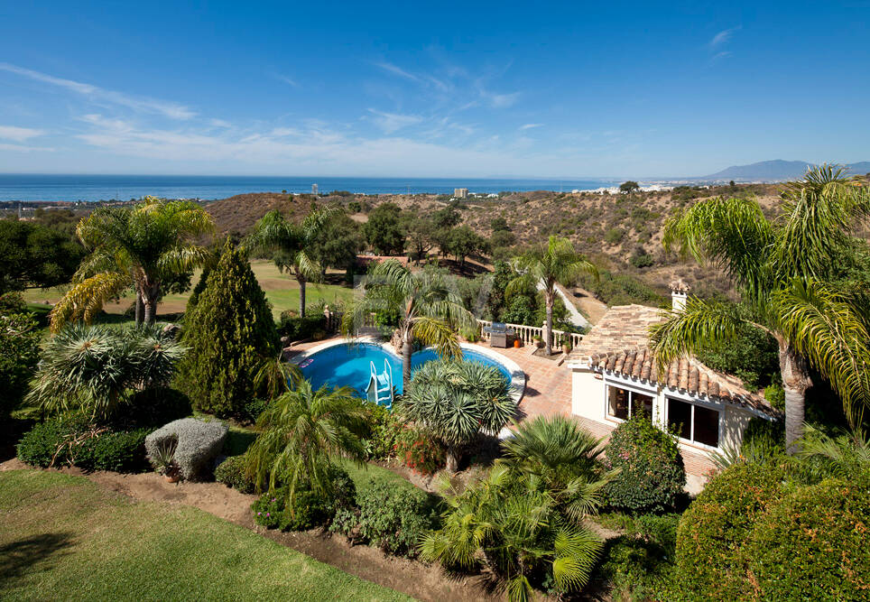 Villa med panoramautsikt till salu i Los Monteros