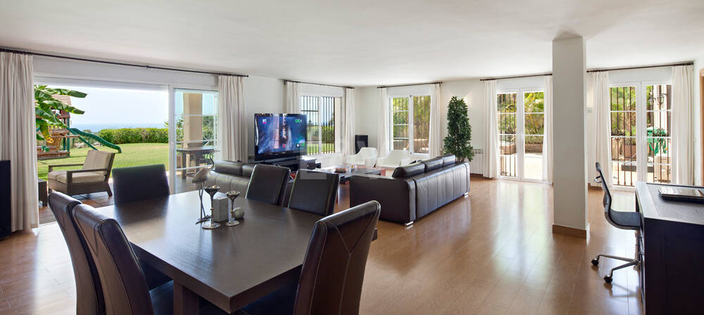 Villa with Panoramic Views in Los Altos de los Monteros