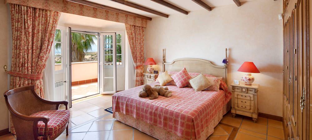 Villa with Panoramic Views in Los Altos de los Monteros