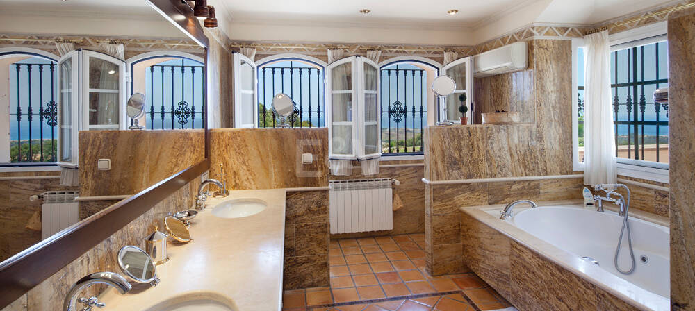 Villa with Panoramic Views in Los Altos de los Monteros