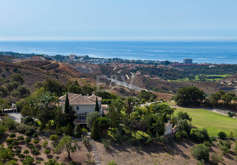 Villa med panoramautsikt till salu i Los Monteros