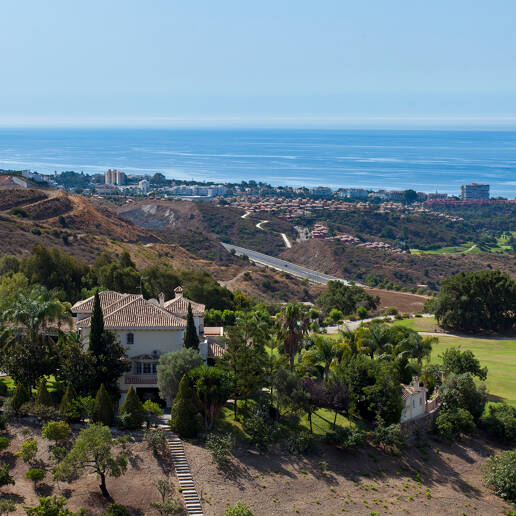 Villa with Panoramic Views in Los Altos de los Monteros