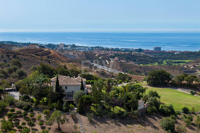 Villa med panoramautsikt till salu i Los Monteros