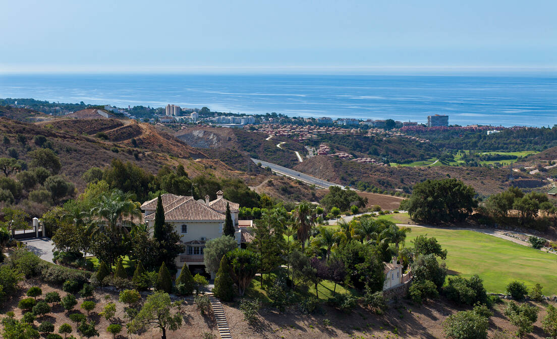 Villa with Panoramic Views in Los Altos de los Monteros