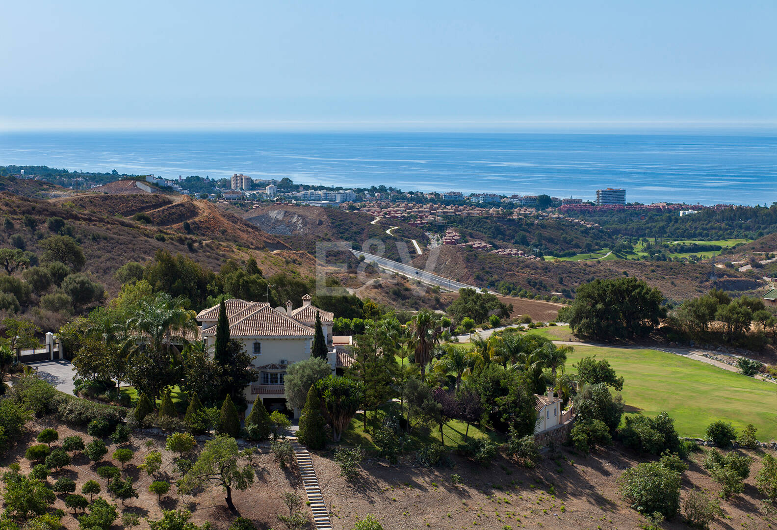 Villa mit Panoramablick in Los Altos de los Monteros