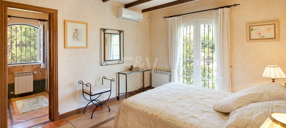 Villa with Panoramic Views in Los Altos de los Monteros