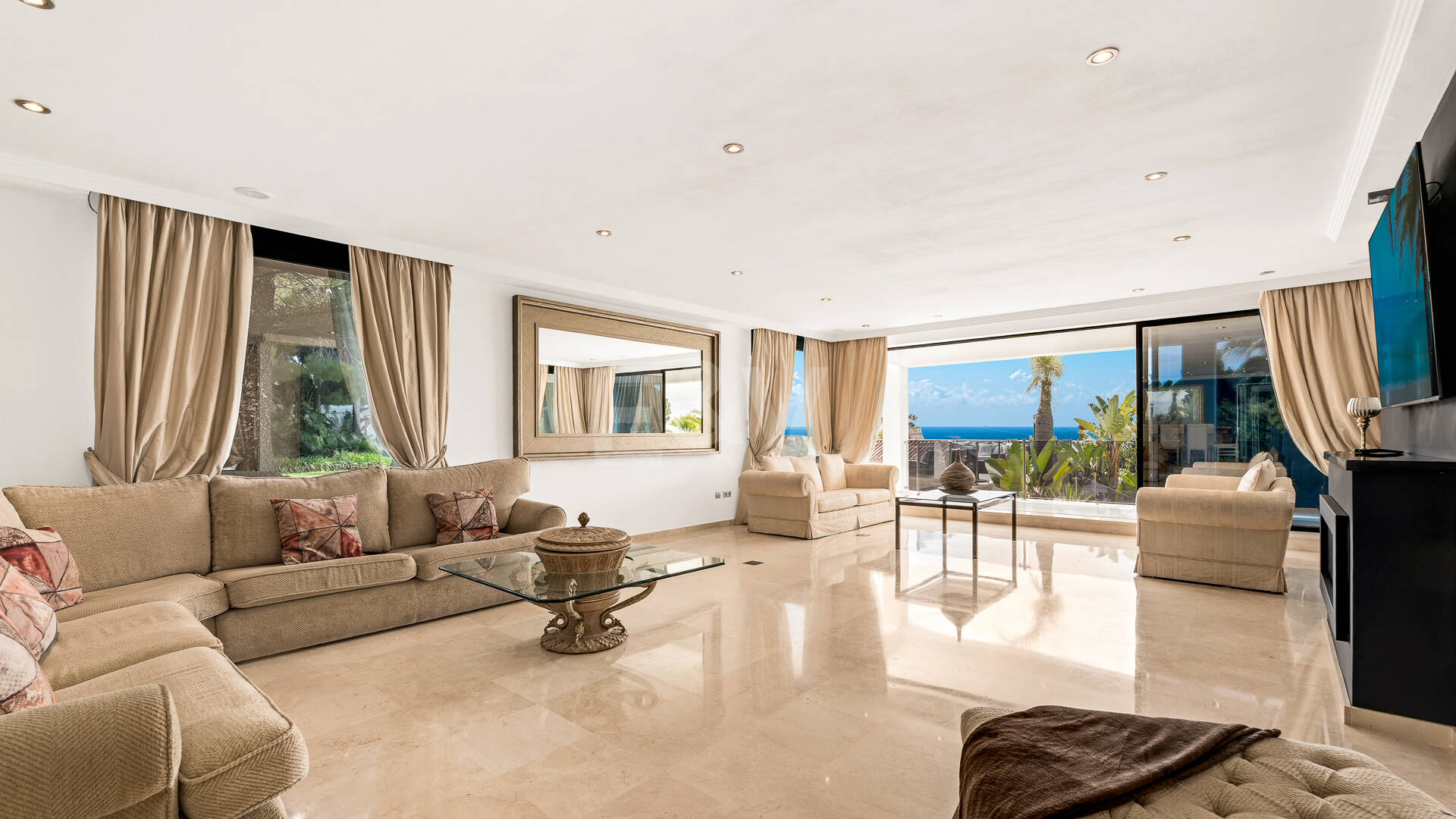 Magnifik Villa i Elviria med fantastisk havsutsikt