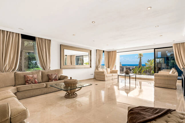 Magnifik Villa i Elviria med fantastisk havsutsikt