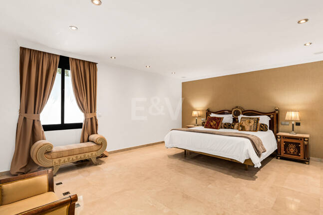 Magnifik Villa i Elviria med fantastisk havsutsikt