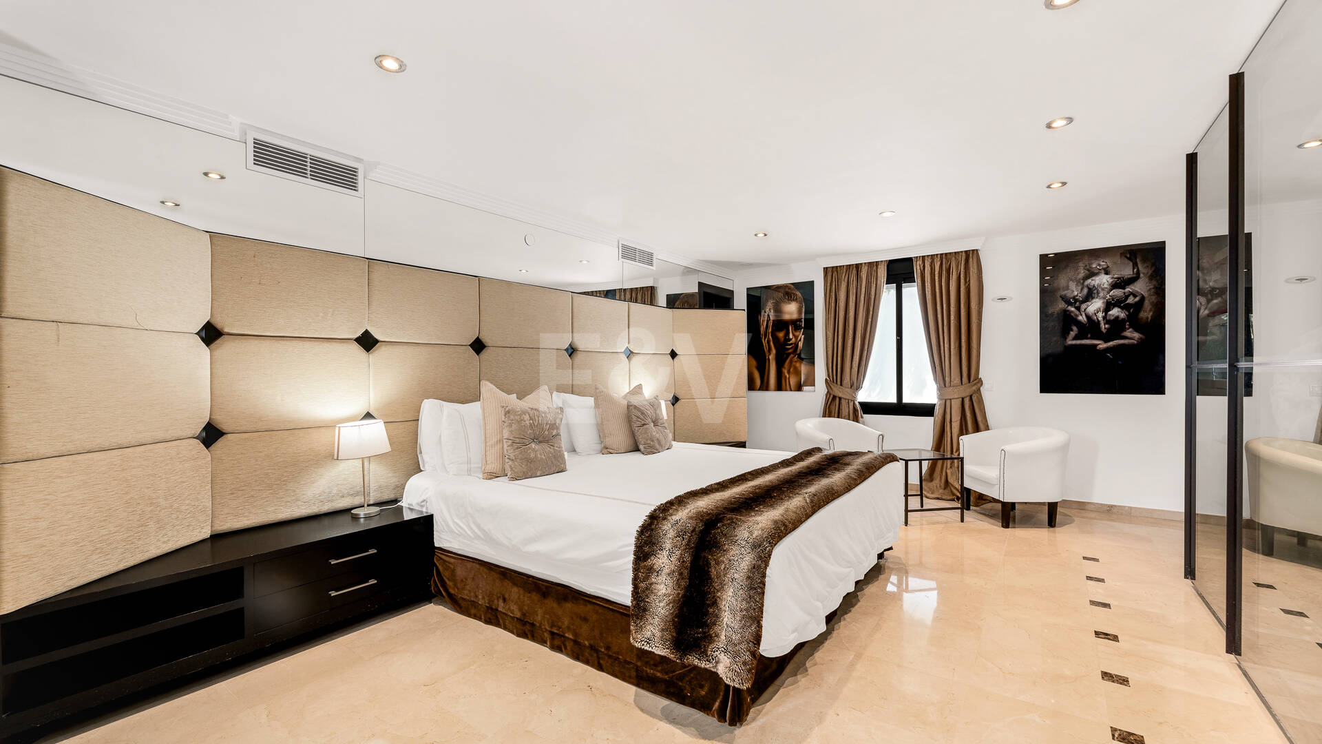 Magnifik Villa i Elviria med fantastisk havsutsikt