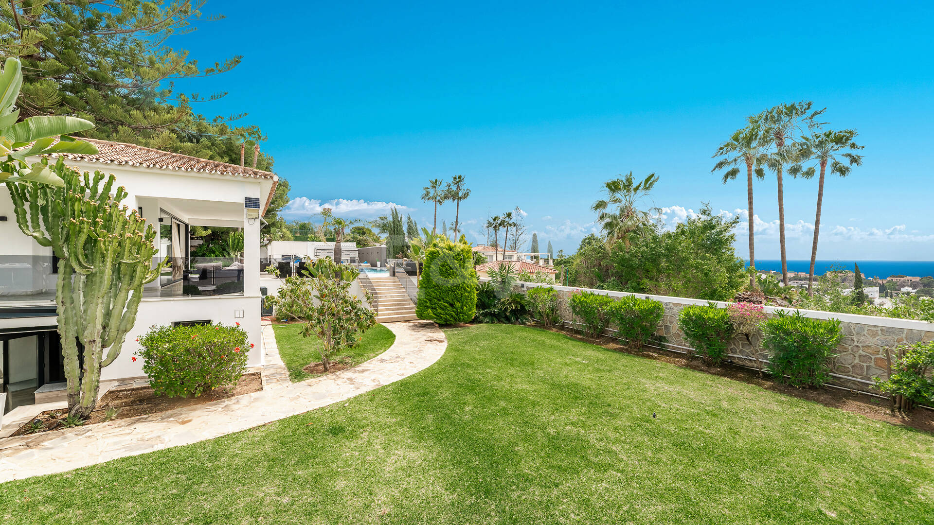 Herrliche Villa in Elviria mit einem fantastischen Meerblick