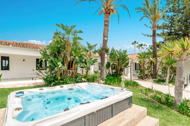 Magnifik Villa i Elviria med fantastisk havsutsikt