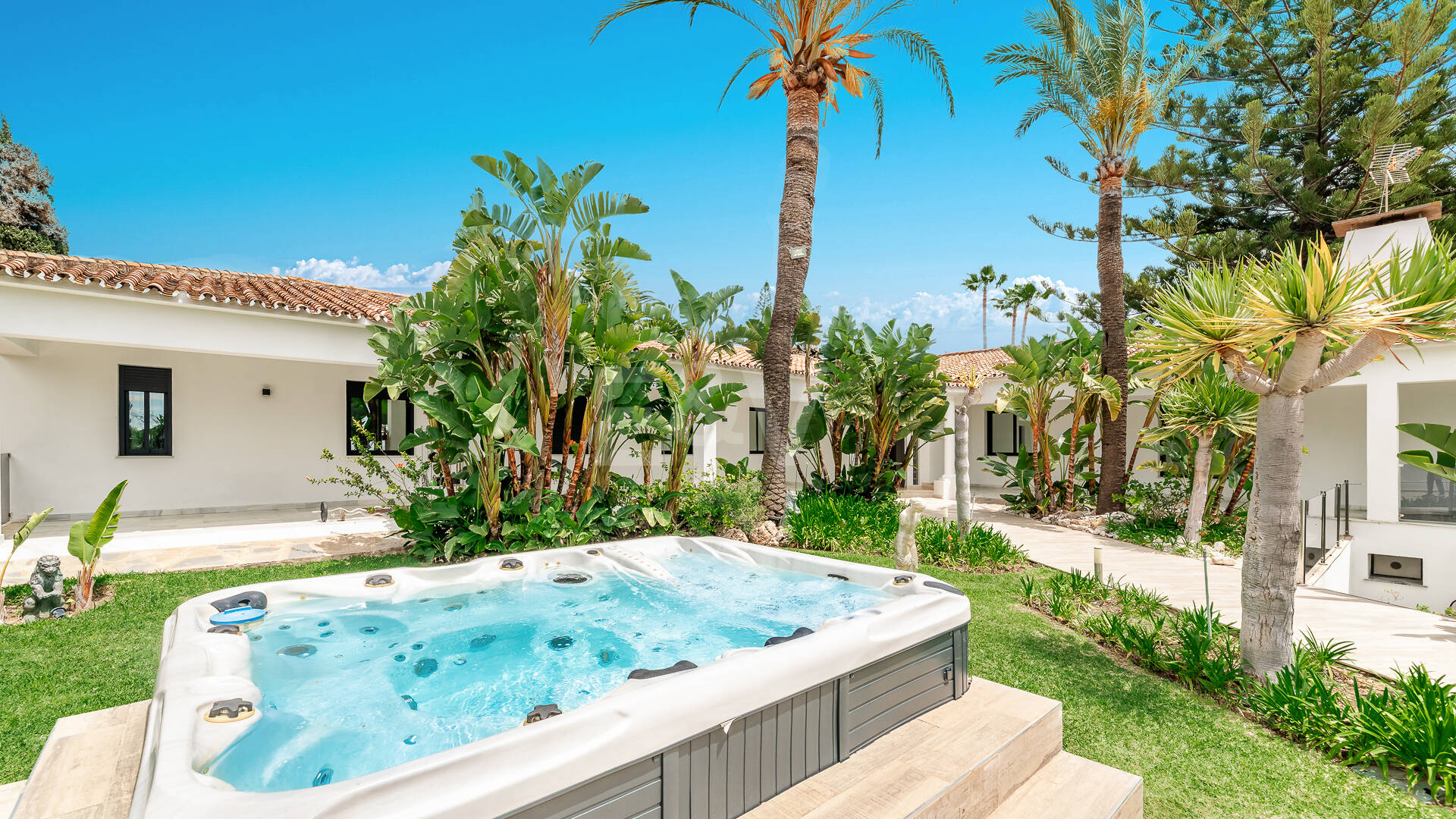 Herrliche Villa in Elviria mit einem fantastischen Meerblick