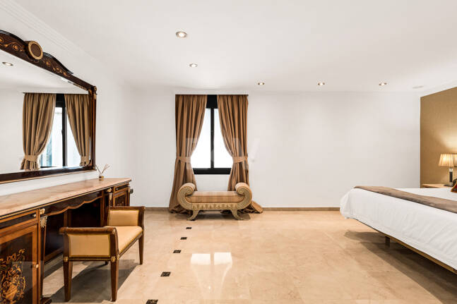 Magnifik Villa i Elviria med fantastisk havsutsikt